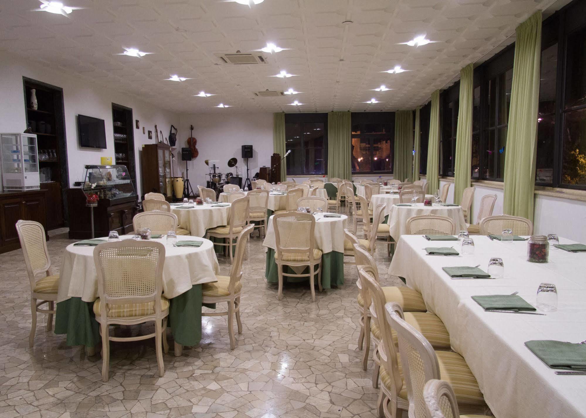 Antica Locanda Cavallino Bianco Cerveteri Bagian luar foto